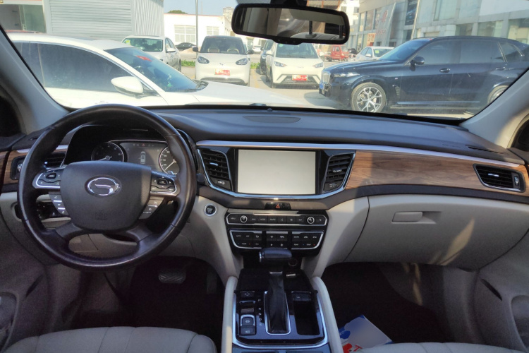 广汽传祺 传祺GS8 2017款 320T 两驱豪华智联版（七座）中控内饰12