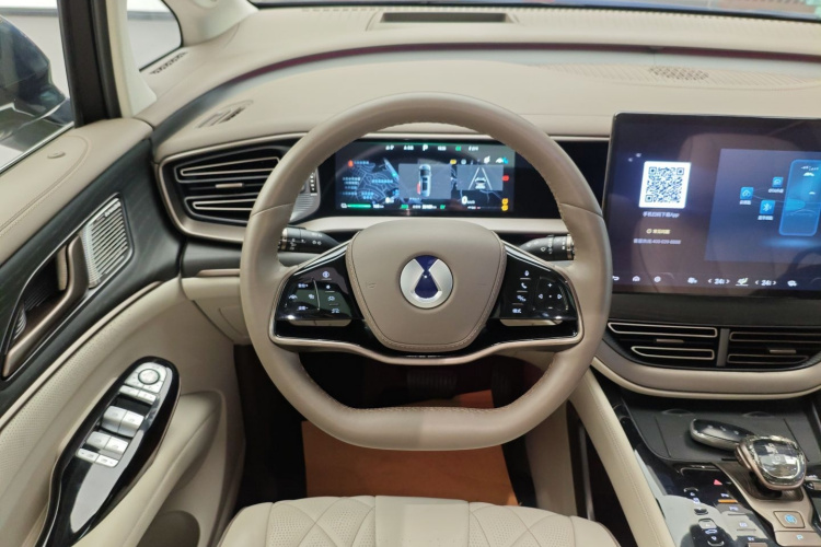 腾势D9 2022款 DM-i 970 四驱旗舰型中控内饰13