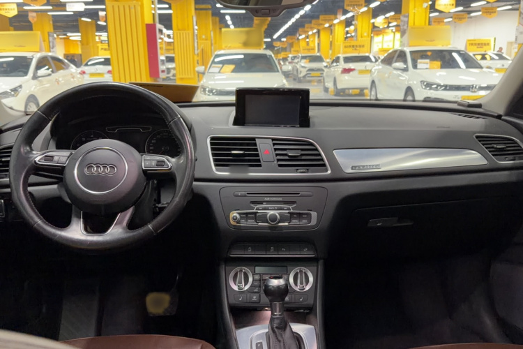 奥迪Q3 2015款 35 TFSI quattro 技术型中控内饰7003