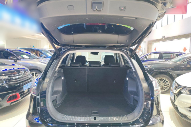 红旗HS5 2023款 2.0T 旗享Pro版机舱底盘23