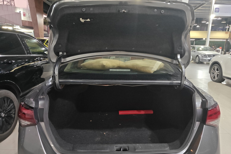 日产 轩逸 2020款 1.6L XL CVT悦享版机舱底盘23