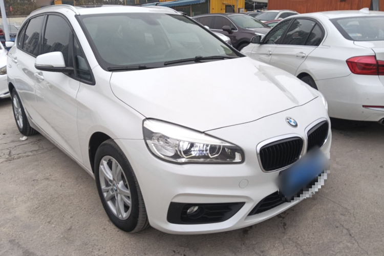 宝马2系旅行车 2016款 218i 领先型车身外观3