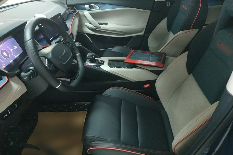 领克06 2020款 1.5T 耀Halo中控内饰19