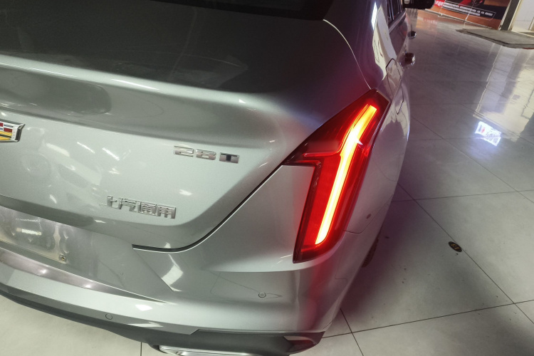 凯迪拉克CT4 2023款 28T 豪华型车身外观9