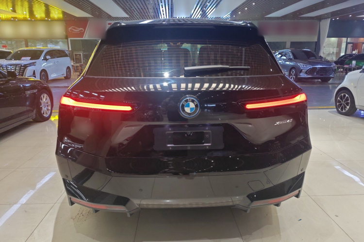 宝马iX 2023款 改款 xDrive40车身外观6