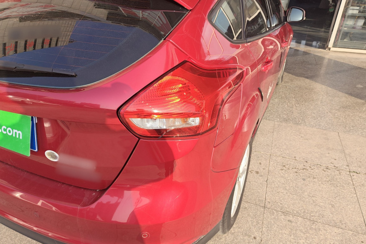 福特 福克斯 2017款 两厢 1.6L 自动风尚型智行版车身外观9