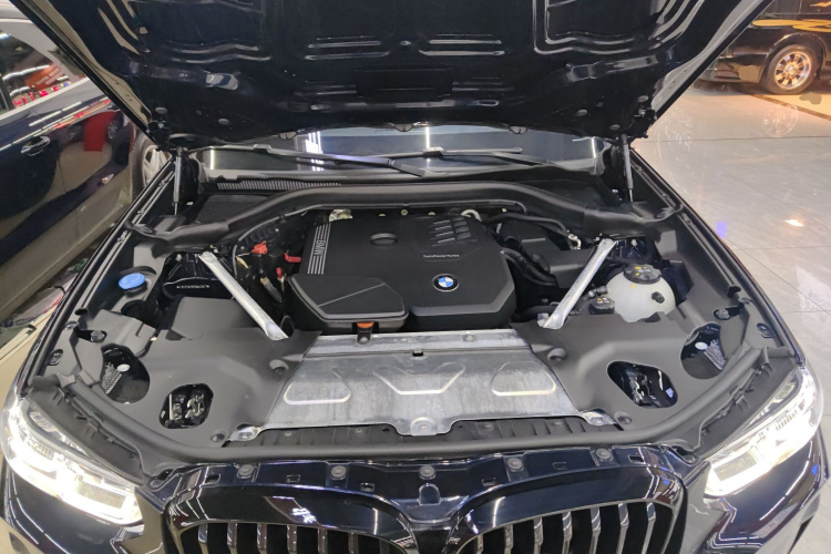 宝马X3 2023款 改款 xDrive30i 领先型 M曜夜套装机舱底盘24