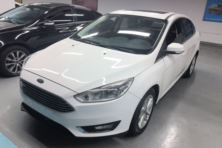 福特 福克斯 2018款 三厢经典 EcoBoost 180 自动精英型车身外观1