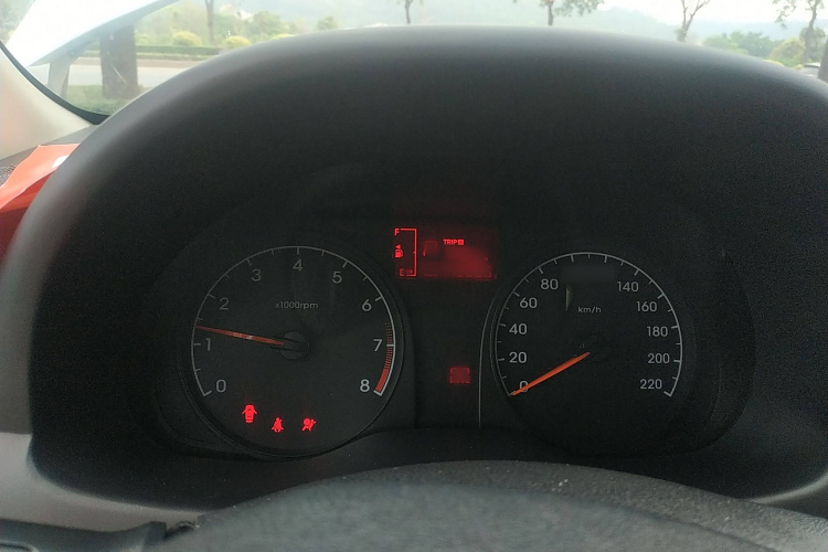 现代 瑞纳 2014款 1.4L 自动智能型GLS局部细节14