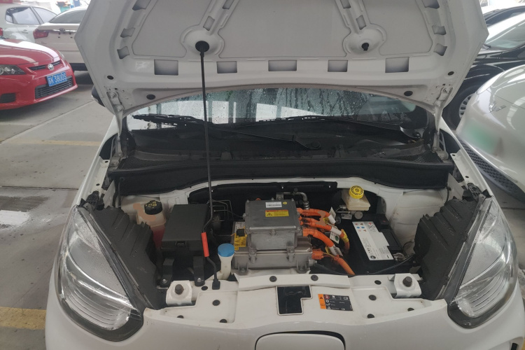 荣威 科莱威CLEVER 2021款 302km卓越版机舱底盘24