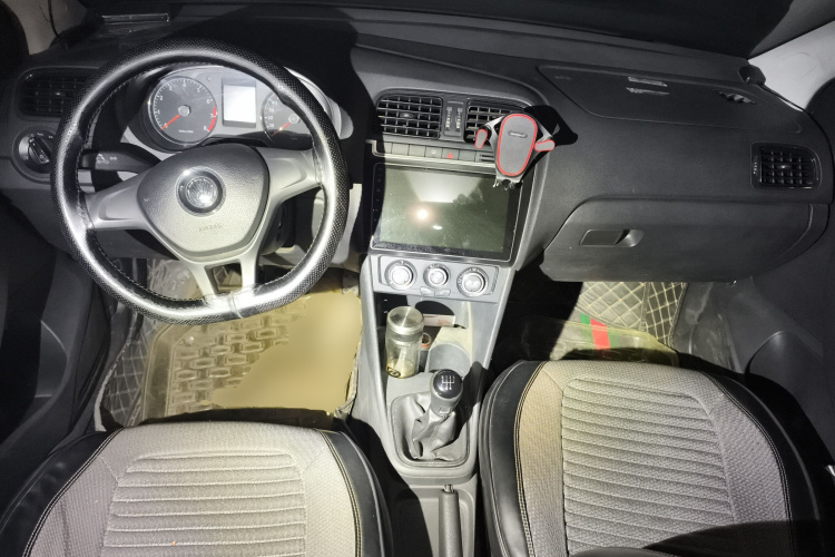 大众 Polo 2014款 1.4L 手动风尚版中控内饰12