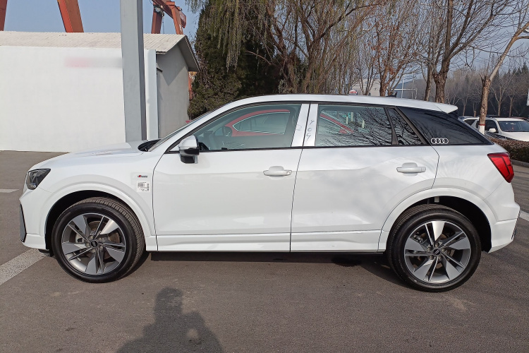 奥迪Q2L 2025款 35TFSI 时尚动感型车身外观4