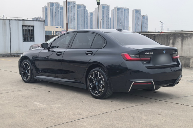 宝马i3 2023款 eDrive 40 L 曜夜套装车身外观6003