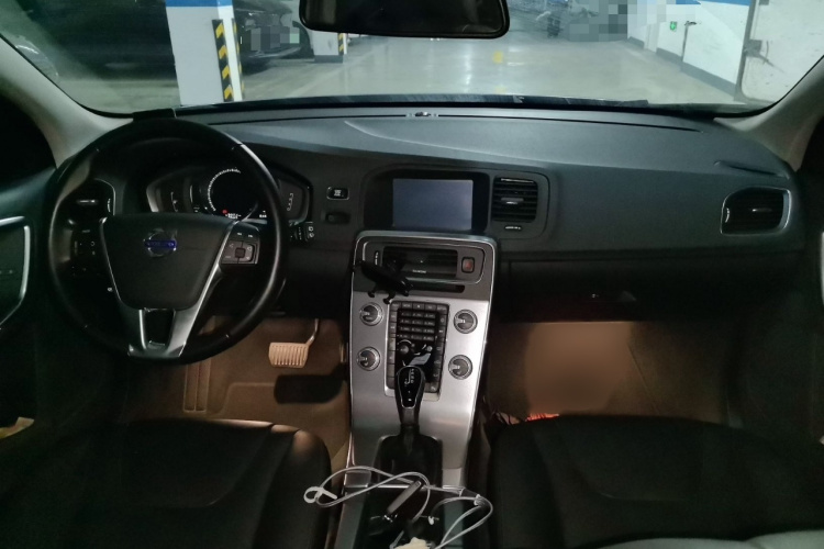 沃尔沃V60 2017款 T5 智逸版 国V中控内饰7002