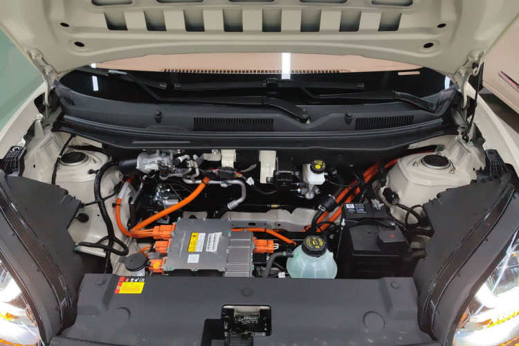 五菱汽车 五菱缤果 2025款 333km 悦享款机舱底盘24