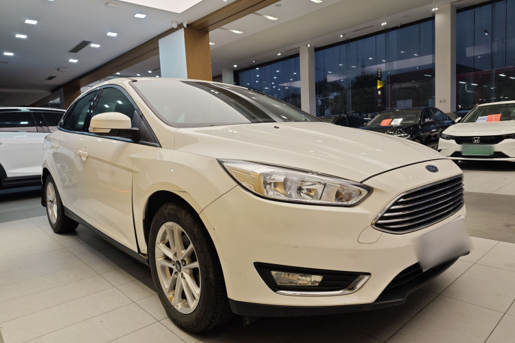 福特 福克斯 2017款 三厢 1.6L 自动风尚型智行版车身外观6014