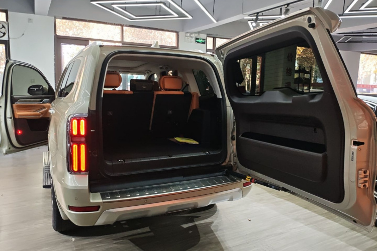 坦克500 2022款 3.0T 商务版 造境型 5座机舱底盘23