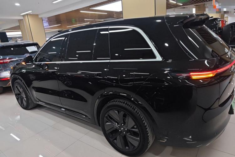 理想汽车 理想L8 2024款 Ultra车身外观4