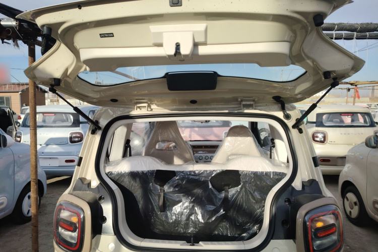 奔腾小马 2026款 222km 萌趣马 Plus机舱底盘23