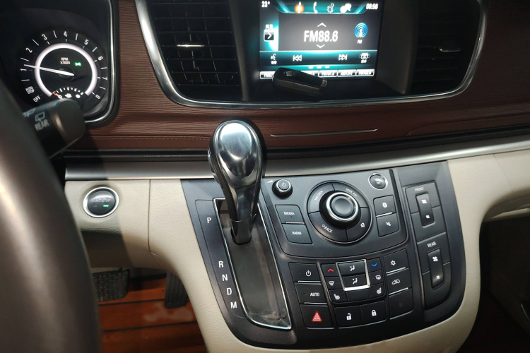 别克GL8 2017款 25S 豪华型 国V局部细节18