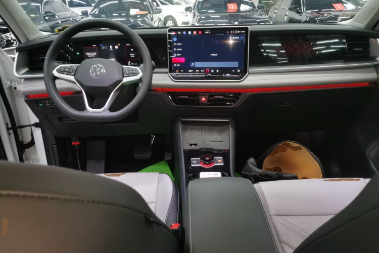 大众 2025款 探岳L 330TSI 两驱精英中控内饰12