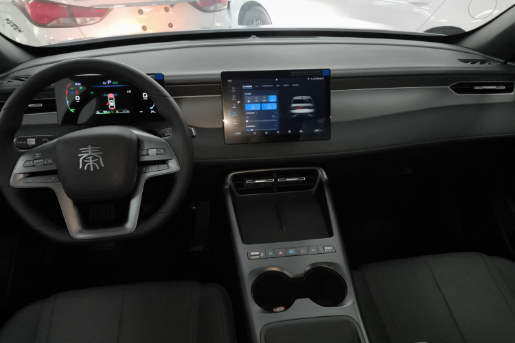 比亚迪 秦PLUS 2025款 DM-i 智驾版 128KM进取型中控内饰12