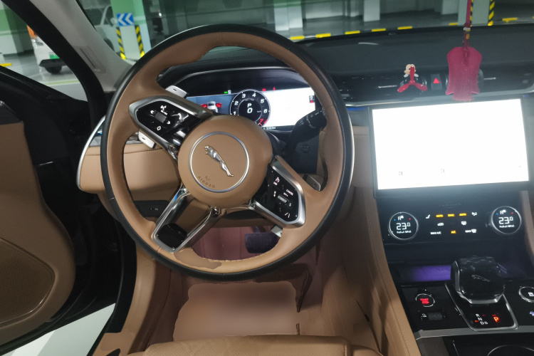 捷豹XFL 2022款 XFL 2.0T P250 两驱尊享豪华版中控内饰13