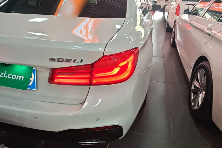 宝马5系 2020款 525Li M运动套装车身外观9