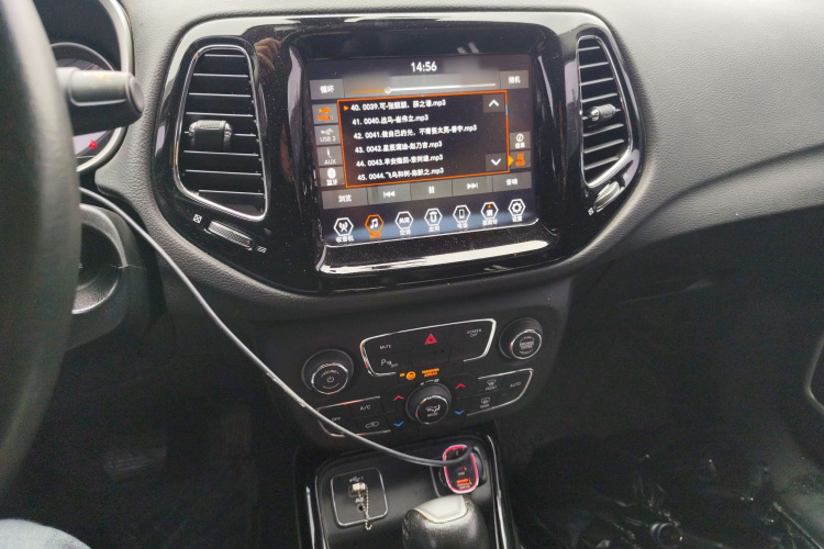 Jeep 指南者 2019款 220T 自动家享炫酷版局部细节16