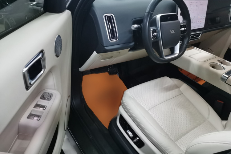 理想汽车 理想L8 2023款 Pro中控内饰7003