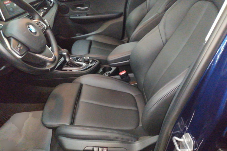 宝马2系旅行车 2016款 218i 运动设计套装局部细节19