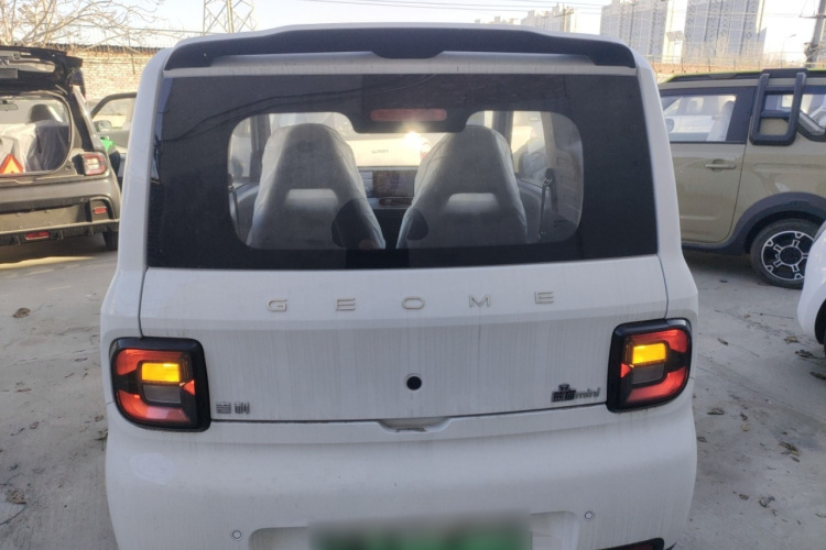 吉利银河 熊猫 2025款 210km 元气熊车身外观6