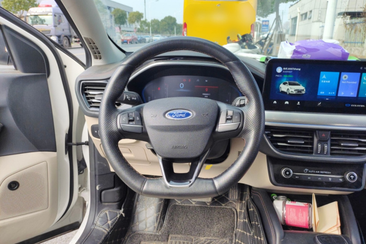 福特 福克斯 2021款 三厢 EcoBoost 180 自动锋潮型中控内饰13