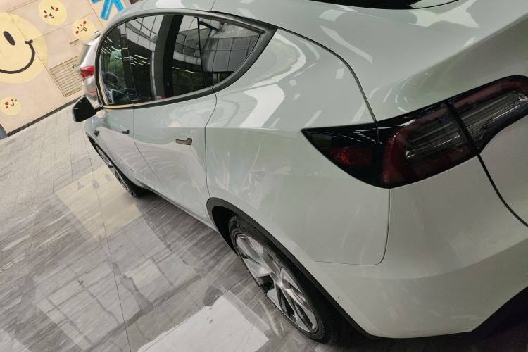 特斯拉 Model Y 2021款 标准续航后驱版车身外观6003