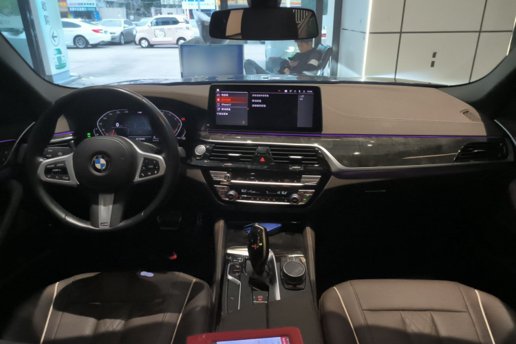 宝马5系 2022款 改款 525Li M运动套装中控内饰12