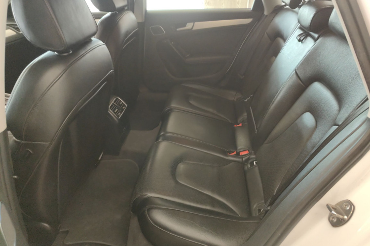 奥迪A4L 2016款 35 TFSI 自动标准型中控内饰21