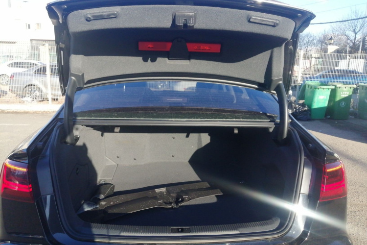 奥迪A6L 2018款 30周年年型 TFSI 进取型机舱底盘23