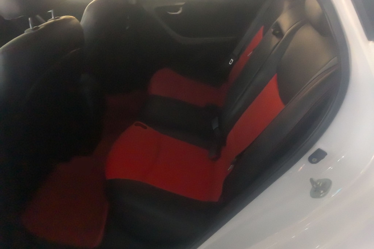 现代 朗动 2016款 1.6L 自动尊贵型中控内饰21