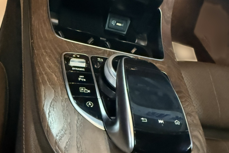 奔驰E级 2018款 改款 E 200 L局部细节9007