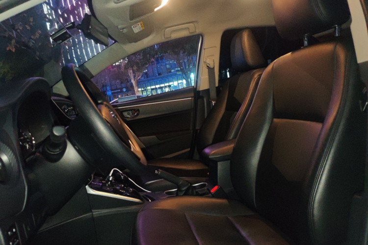 丰田 雷凌双擎E+ 2019款 1.8PH GS E-CVT精英版中控内饰19