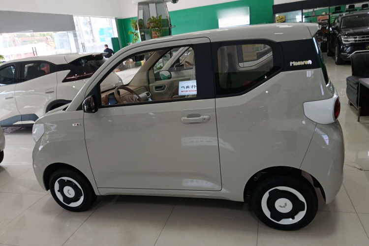 五菱汽车 宏光MINIEV 2024款 第三代 215km 青春版车身外观4