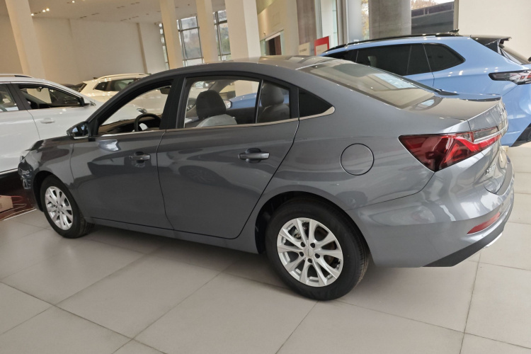 荣威i5 2023款 1.5L CVT豪华版车身外观4