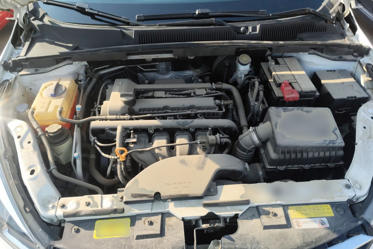 奇瑞 艾瑞泽5 2017款 1.5L CVT领潮版机舱底盘24