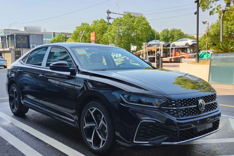 大众 帕萨特 2025款 出众款 330TSI 精英版车身外观6001