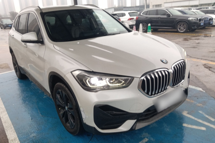 宝马X1 2021款 改款 sDrive20Li 时尚型车身外观3