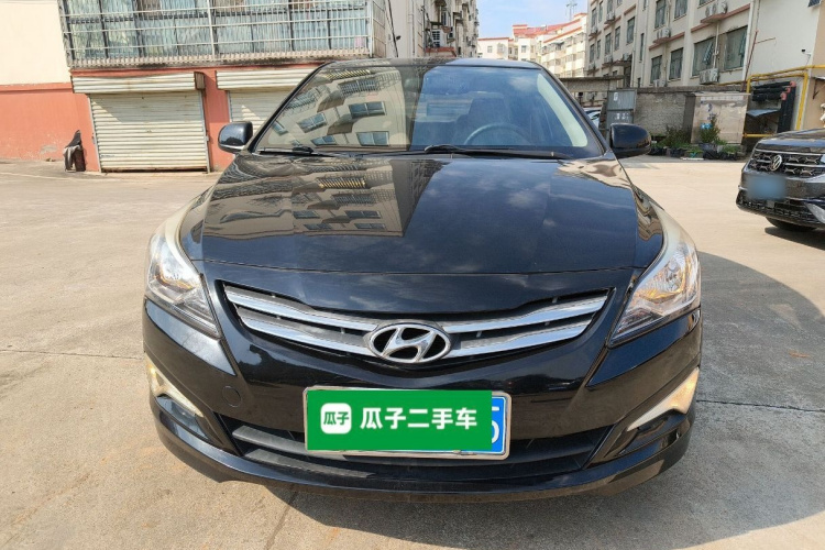 现代 瑞纳 2014款 1.4L 手动智能型GLS车身外观2