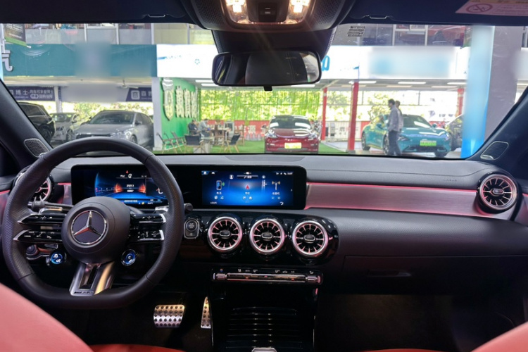 奔驰A级AMG 2024款 改款 AMG A 35 L 4MATIC中控内饰7009
