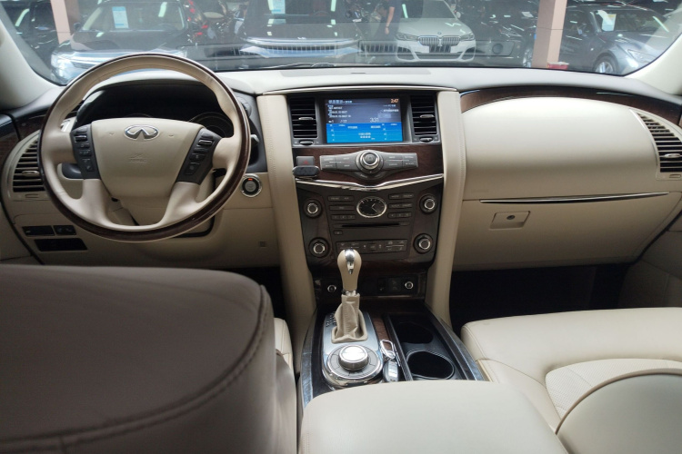 英菲尼迪QX80 2013款 5.6L 4WD中控内饰7002
