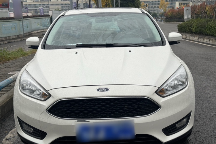 福特 福克斯 2018款 两厢经典 1.6L 自动风尚型智行版车身外观6009