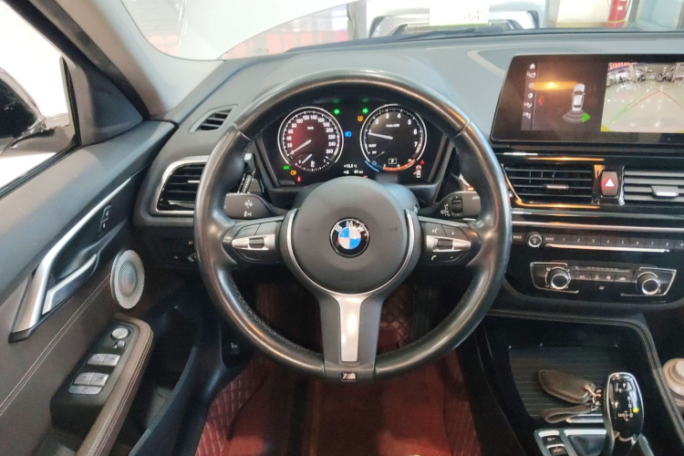 宝马1系 2022款 120i M运动曜夜版中控内饰13